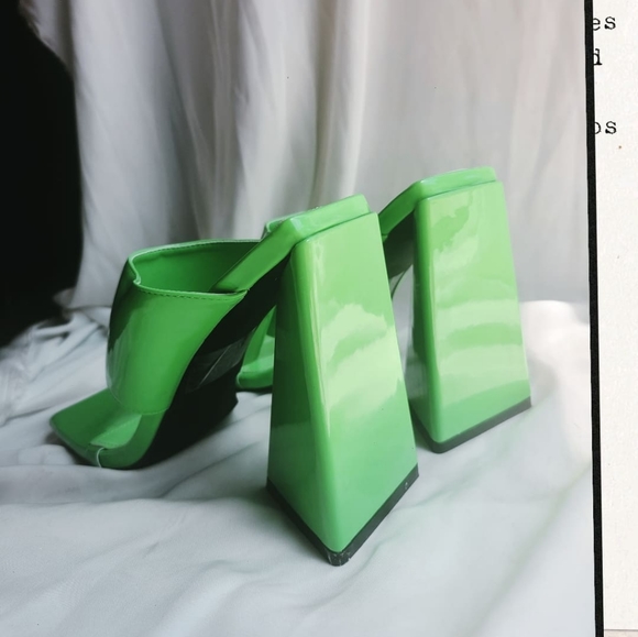 🚨LAST PAIR// Green thong Block heel - Picture 7 of 7